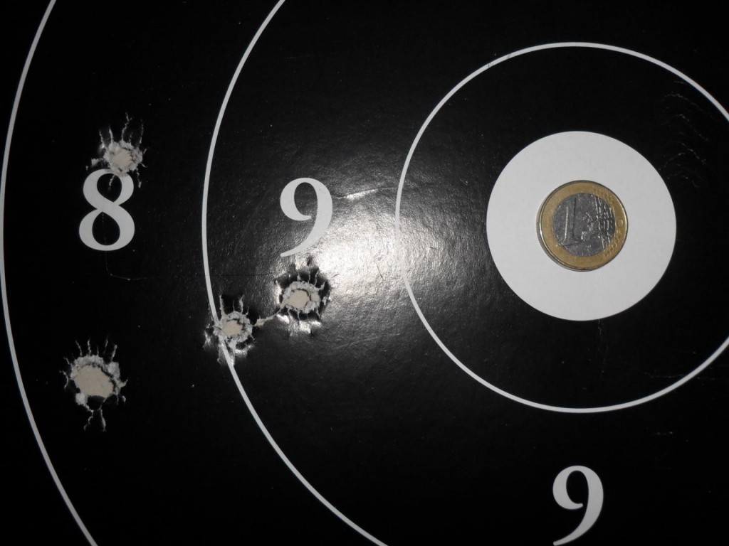 Five shots at 200 metres, two rounds doubled at 8 h. 552 New Postel pure lead lubed with citronella candle 65 grain Swiss 2F, cardboard wad.